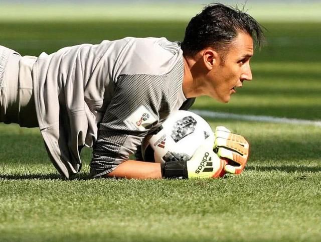 爱游戏中国-Ming遭遇三持续失利，皇家马德里教练压力巨大！观众掌声雷动-爱游戏中国